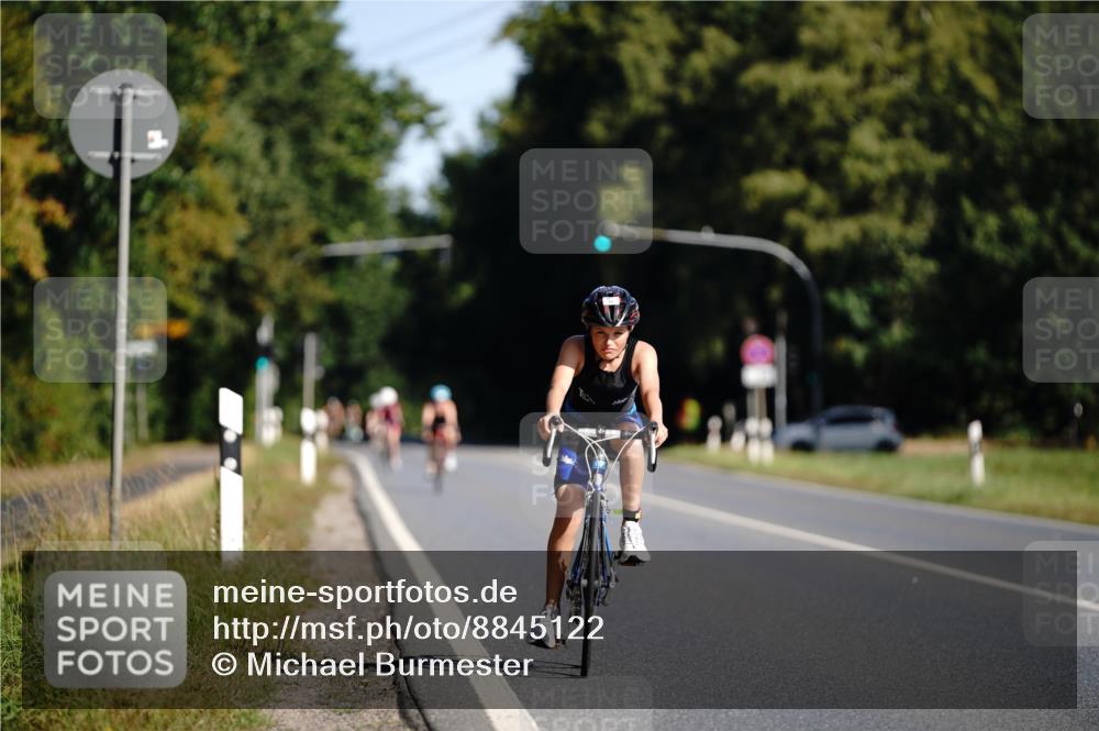 07.09.2025 - 19. Norderstedt Triathlon Michael Burmester http://msf.ph/oto/8845122 07.09.2025 10:43:53 Radfahren 71 meine-sportfotos.de