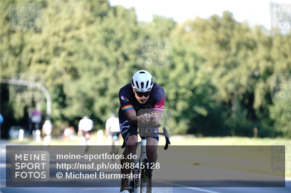 07.09.2025 - 19. Norderstedt Triathlon Michael Burmester http://msf.ph/oto/8845128 07.09.2025 16:03:20 Radfahren 497, 1442, 1625 meine-sportfotos.de