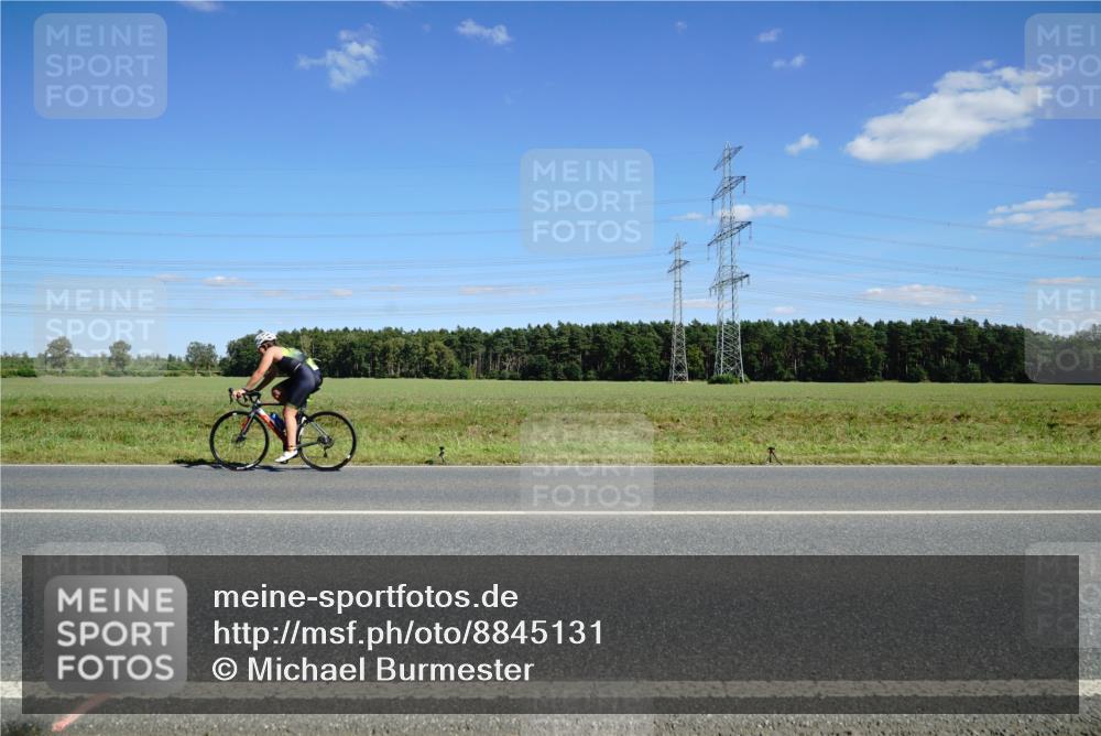 07.09.2025 - 19. Norderstedt Triathlon Michael Burmester http://msf.ph/oto/8845131 07.09.2025 14:58:16 Radfahren 377, 390 meine-sportfotos.de