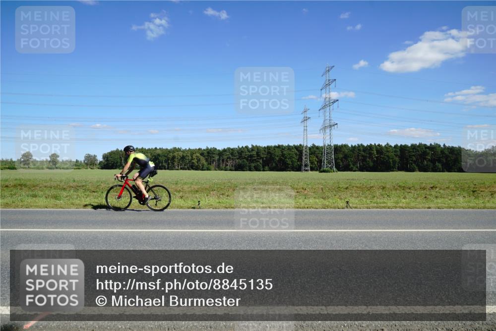 07.09.2025 - 19. Norderstedt Triathlon Michael Burmester http://msf.ph/oto/8845135 07.09.2025 14:58:19 Radfahren 1439 meine-sportfotos.de