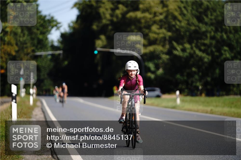 07.09.2025 - 19. Norderstedt Triathlon Michael Burmester http://msf.ph/oto/8845137 07.09.2025 10:44:06 Radfahren 74, 79 meine-sportfotos.de