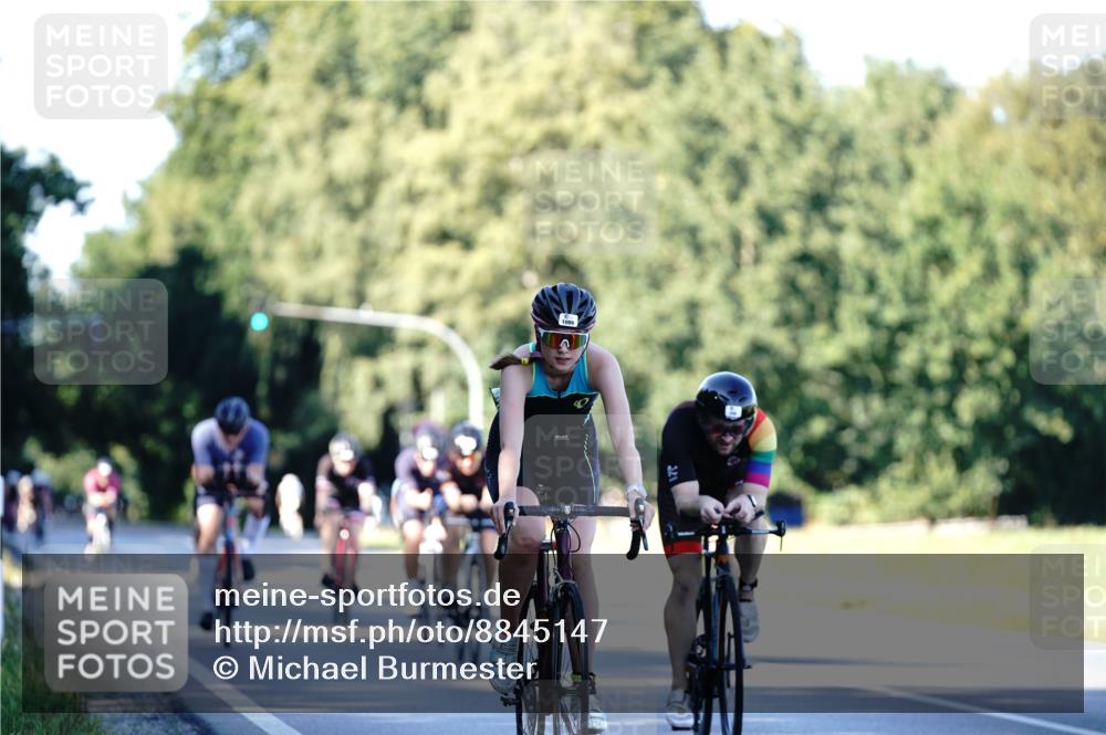 07.09.2025 - 19. Norderstedt Triathlon Michael Burmester http://msf.ph/oto/8845147 07.09.2025 16:03:26 Radfahren 496, 1052, 1089, 1625 meine-sportfotos.de