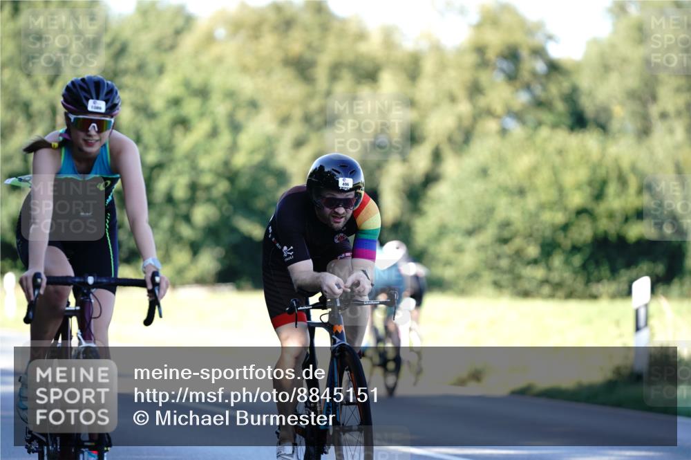 07.09.2025 - 19. Norderstedt Triathlon Michael Burmester http://msf.ph/oto/8845151 07.09.2025 16:03:27 Radfahren 371, 496, 942, 1052, 1089, 1097 meine-sportfotos.de