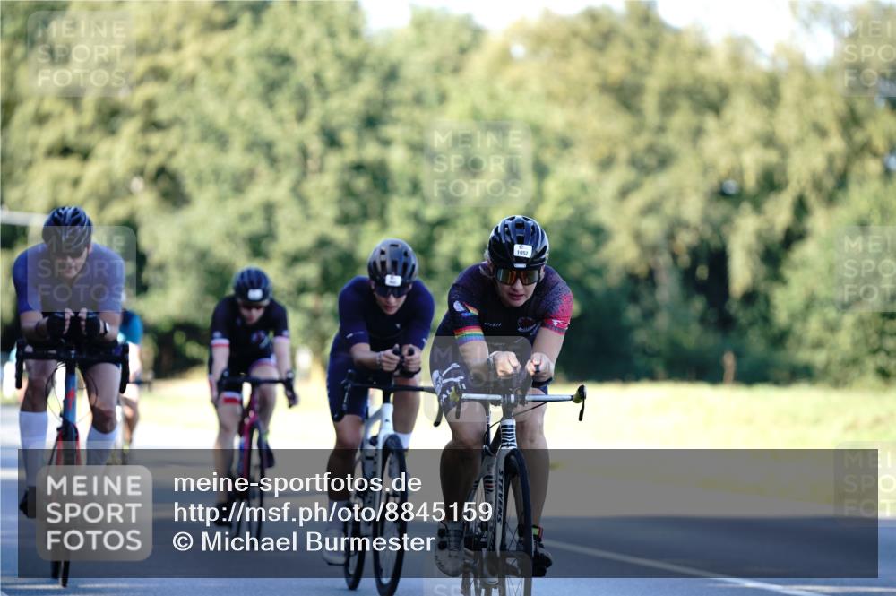 07.09.2025 - 19. Norderstedt Triathlon Michael Burmester http://msf.ph/oto/8845159 07.09.2025 16:03:28 Radfahren 371, 496, 942, 1052, 1079, 1089, 1097 meine-sportfotos.de