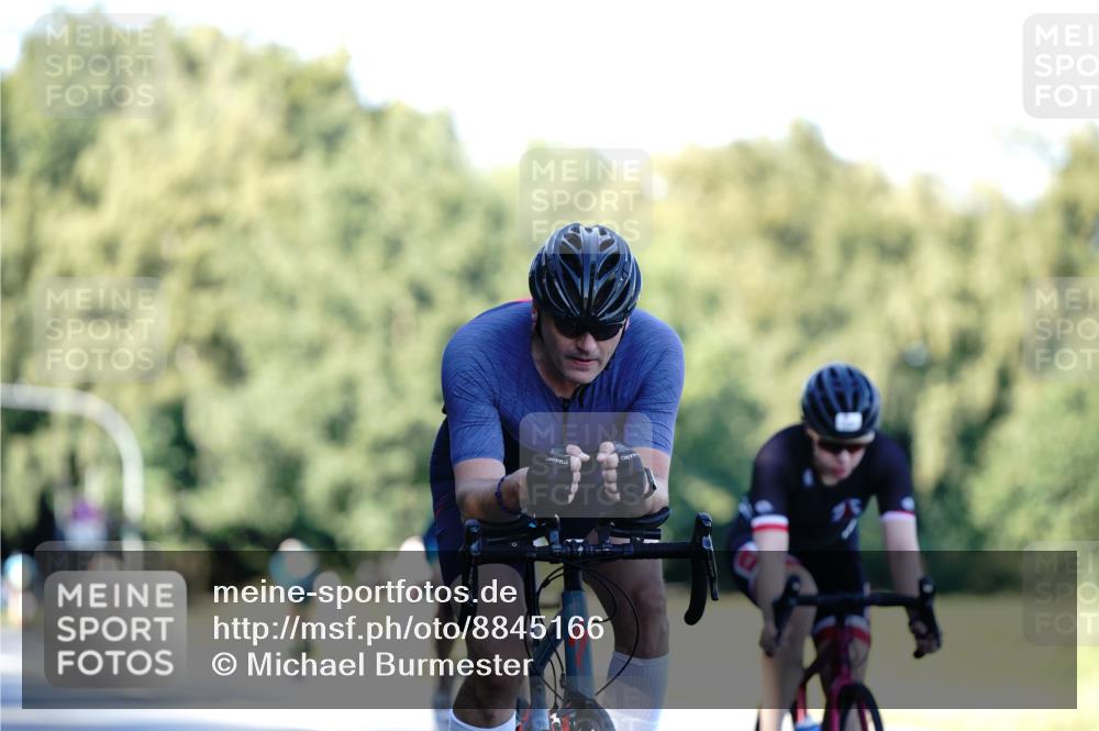 07.09.2025 - 19. Norderstedt Triathlon Michael Burmester http://msf.ph/oto/8845166 07.09.2025 16:03:29 Radfahren 371, 496, 942, 1052, 1079, 1089, 1097 meine-sportfotos.de