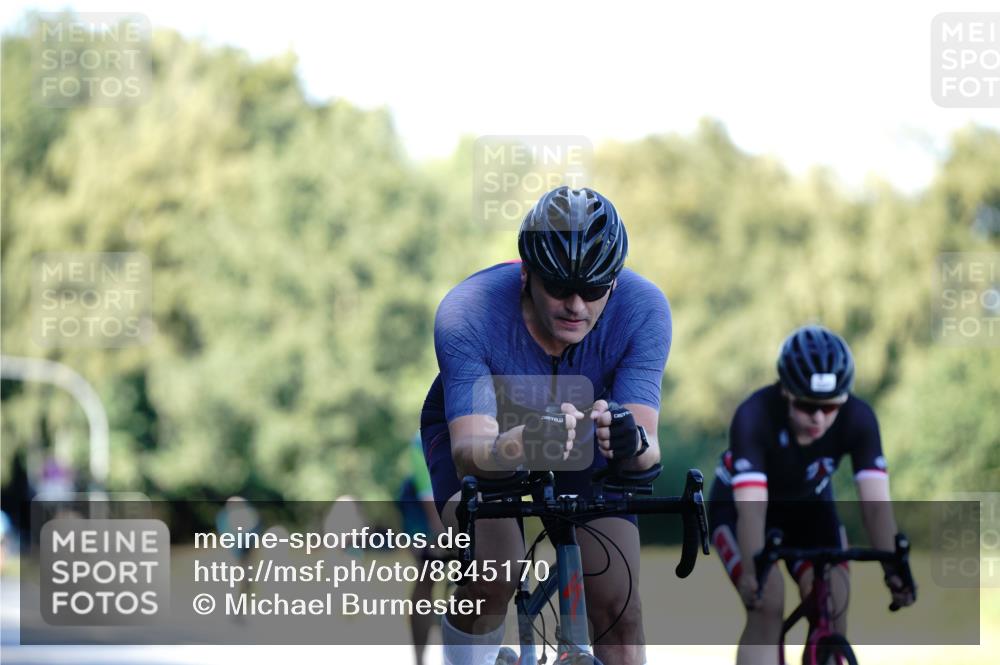 07.09.2025 - 19. Norderstedt Triathlon Michael Burmester http://msf.ph/oto/8845170 07.09.2025 16:03:30 Radfahren 371, 496, 942, 1052, 1079, 1089, 1097, 1612 meine-sportfotos.de