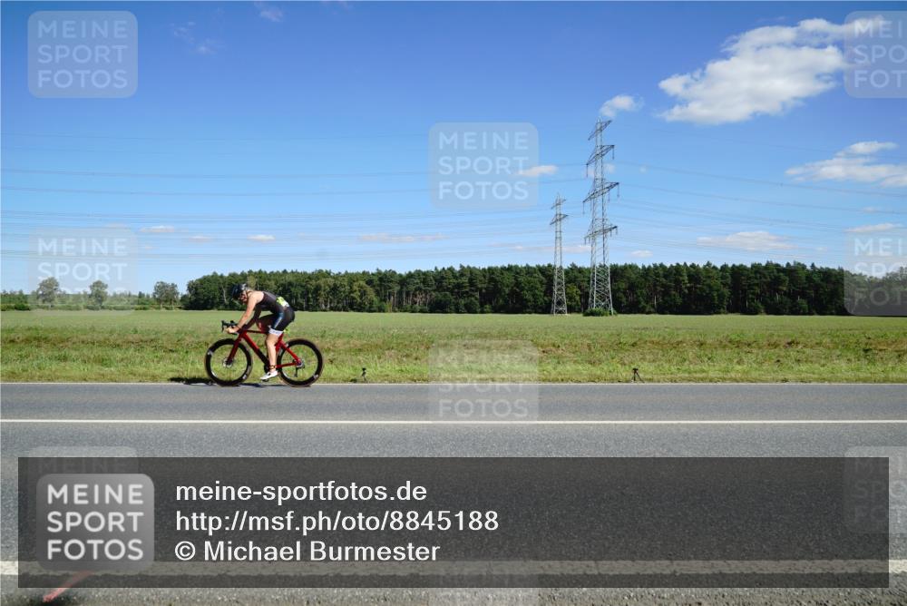 07.09.2025 - 19. Norderstedt Triathlon Michael Burmester http://msf.ph/oto/8845188 07.09.2025 14:59:35 Radfahren 458, 472 meine-sportfotos.de