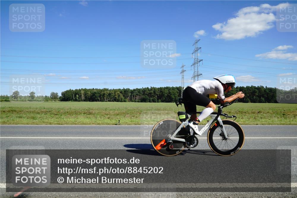 07.09.2025 - 19. Norderstedt Triathlon Michael Burmester http://msf.ph/oto/8845202 07.09.2025 14:59:49 Radfahren 1501 meine-sportfotos.de