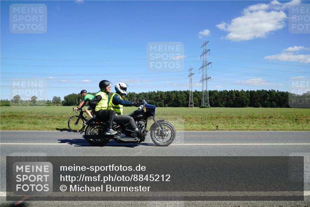 07.09.2025 - 19. Norderstedt Triathlon Michael Burmester http://msf.ph/oto/8845212 07.09.2025 15:00:10 Radfahren 382, 457 meine-sportfotos.de