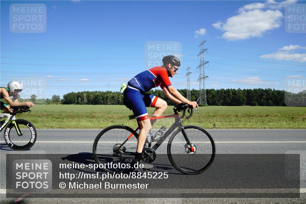 07.09.2025 - 19. Norderstedt Triathlon Michael Burmester http://msf.ph/oto/8845225 07.09.2025 15:00:16 Radfahren 382, 1497, 1506 meine-sportfotos.de