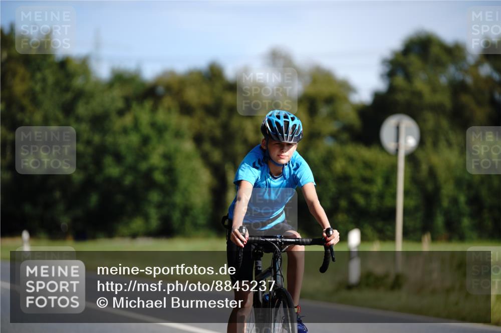 07.09.2025 - 19. Norderstedt Triathlon Michael Burmester http://msf.ph/oto/8845237 07.09.2025 10:45:32 Radfahren 67, 75, 133 meine-sportfotos.de