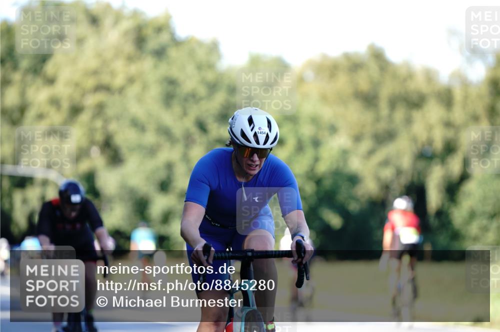 07.09.2025 - 19. Norderstedt Triathlon Michael Burmester http://msf.ph/oto/8845280 07.09.2025 16:04:08 Radfahren 1075, 1077, 1103, 1454 meine-sportfotos.de