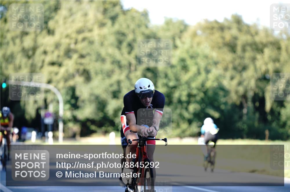 07.09.2025 - 19. Norderstedt Triathlon Michael Burmester http://msf.ph/oto/8845292 07.09.2025 16:04:26 Radfahren 493, 544 meine-sportfotos.de