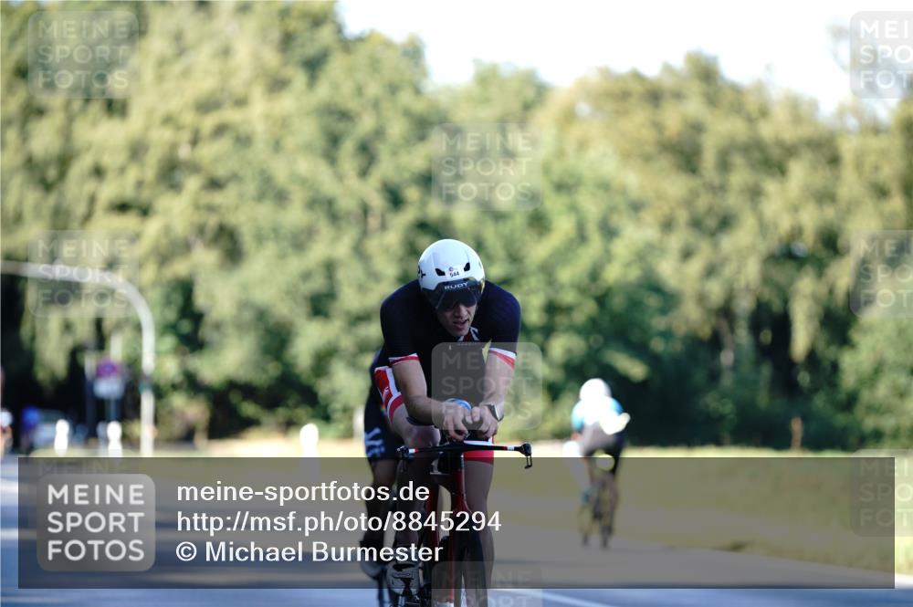 07.09.2025 - 19. Norderstedt Triathlon Michael Burmester http://msf.ph/oto/8845294 07.09.2025 16:04:26 Radfahren 493, 544 meine-sportfotos.de