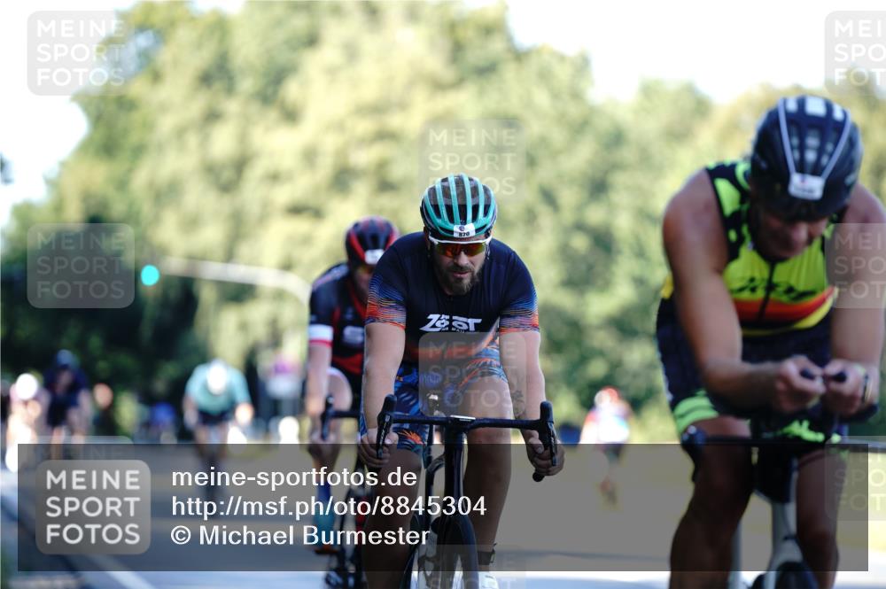 07.09.2025 - 19. Norderstedt Triathlon Michael Burmester http://msf.ph/oto/8845304 07.09.2025 16:04:29 Radfahren 493, 544, 870, 1435, 1464 meine-sportfotos.de