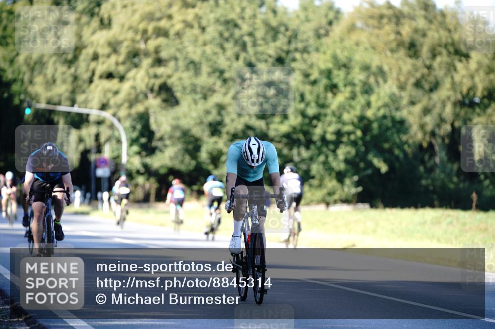 07.09.2025 - 19. Norderstedt Triathlon Michael Burmester http://msf.ph/oto/8845314 07.09.2025 16:04:32 Radfahren 870, 953, 1435, 1444, 1464, 1592 meine-sportfotos.de