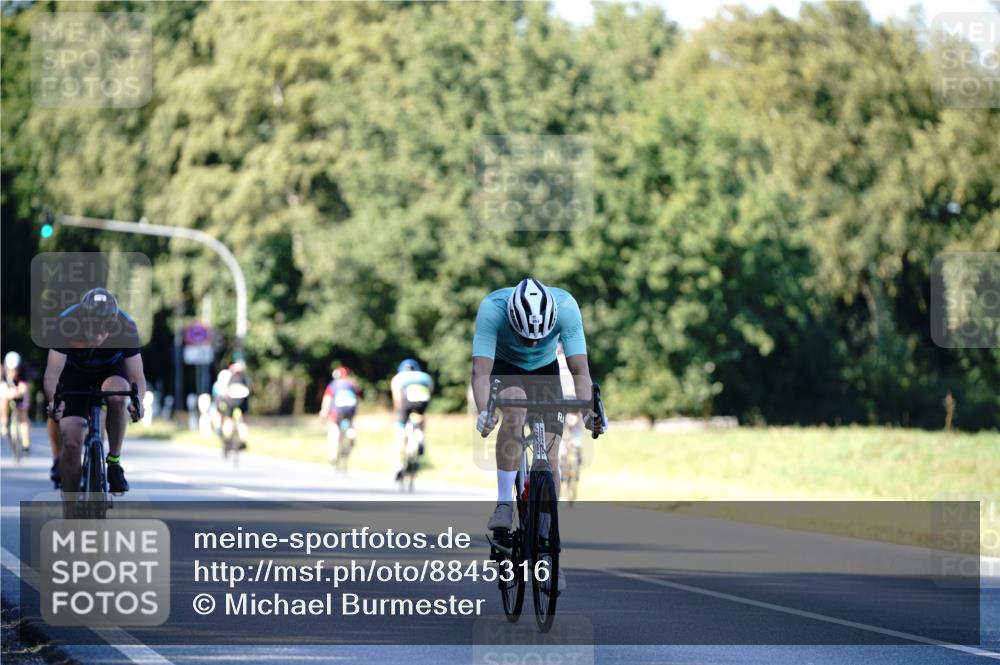 07.09.2025 - 19. Norderstedt Triathlon Michael Burmester http://msf.ph/oto/8845316 07.09.2025 16:04:32 Radfahren 870, 953, 1435, 1444, 1464, 1592 meine-sportfotos.de