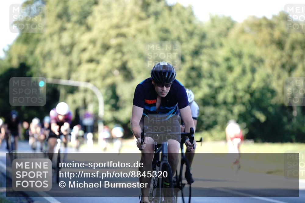 07.09.2025 - 19. Norderstedt Triathlon Michael Burmester http://msf.ph/oto/8845320 07.09.2025 16:04:34 Radfahren 873, 953, 1444, 1464, 1592 meine-sportfotos.de