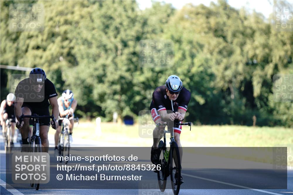 07.09.2025 - 19. Norderstedt Triathlon Michael Burmester http://msf.ph/oto/8845326 07.09.2025 16:04:37 Radfahren 547, 873, 953, 1444, 1448, 1592, 1620 meine-sportfotos.de