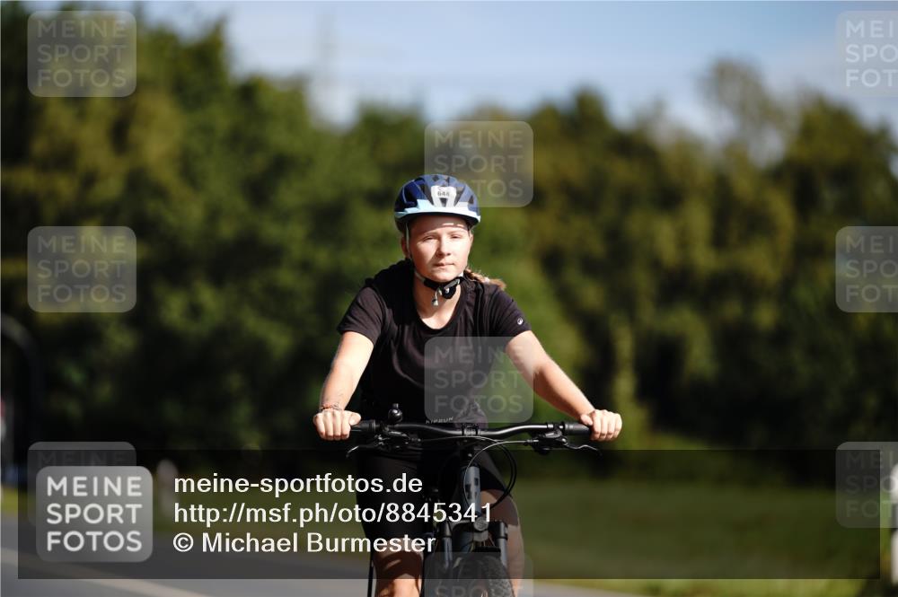 07.09.2025 - 19. Norderstedt Triathlon Michael Burmester http://msf.ph/oto/8845341 07.09.2025 10:53:19 Radfahren 644 meine-sportfotos.de