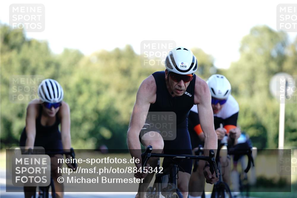 07.09.2025 - 19. Norderstedt Triathlon Michael Burmester http://msf.ph/oto/8845342 07.09.2025 16:04:41 Radfahren 534, 547, 940, 949, 1063, 1410, 1448, 1577, 1620 meine-sportfotos.de