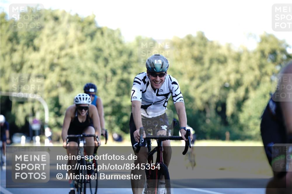 07.09.2025 - 19. Norderstedt Triathlon Michael Burmester http://msf.ph/oto/8845354 07.09.2025 16:04:47 Radfahren 376, 918, 924, 1427, 1553 meine-sportfotos.de