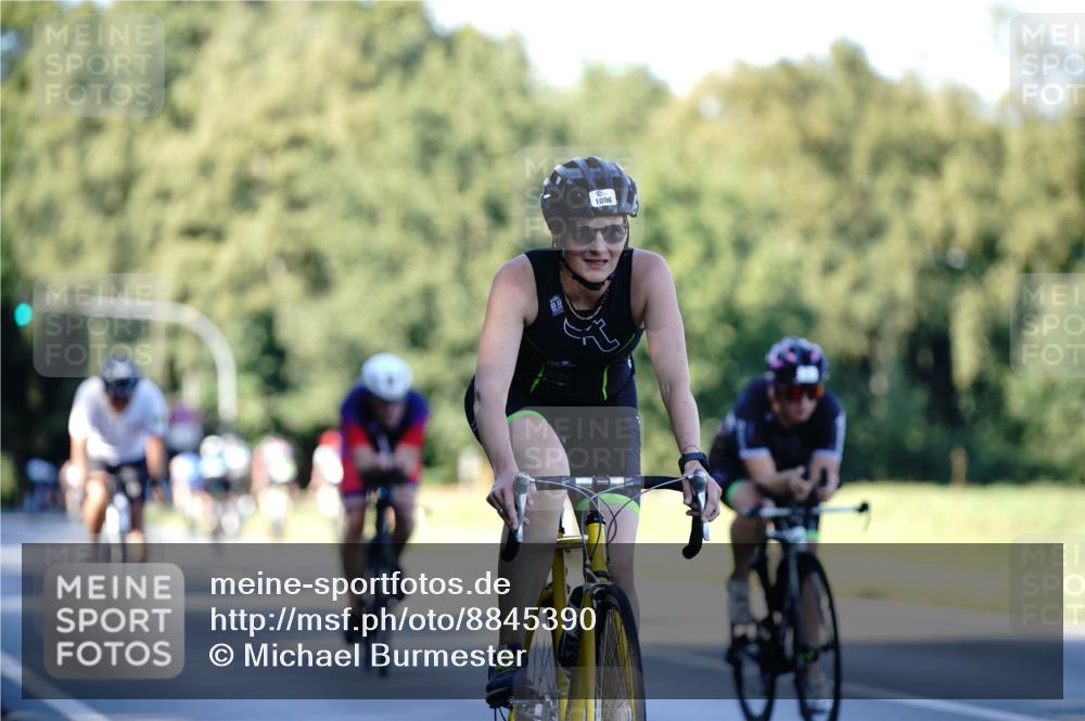 07.09.2025 - 19. Norderstedt Triathlon Michael Burmester http://msf.ph/oto/8845390 07.09.2025 16:05:05 Radfahren 548, 549, 935, 955, 1093, 1096, 1539, 1557 meine-sportfotos.de