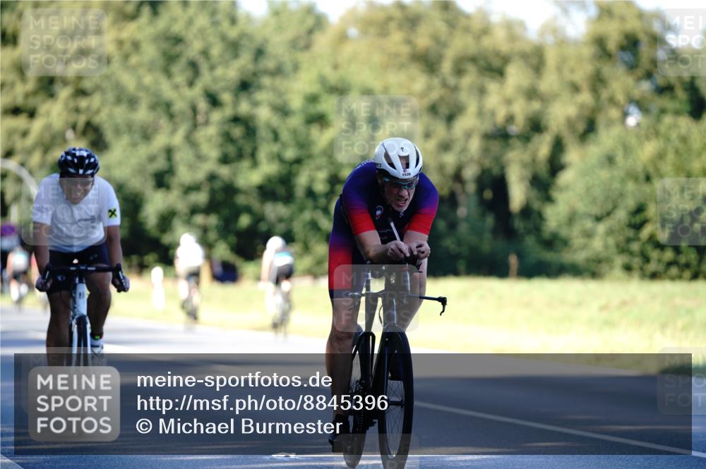 07.09.2025 - 19. Norderstedt Triathlon Michael Burmester http://msf.ph/oto/8845396 07.09.2025 16:05:06 Radfahren 548, 549, 935, 955, 1093, 1096, 1539 meine-sportfotos.de