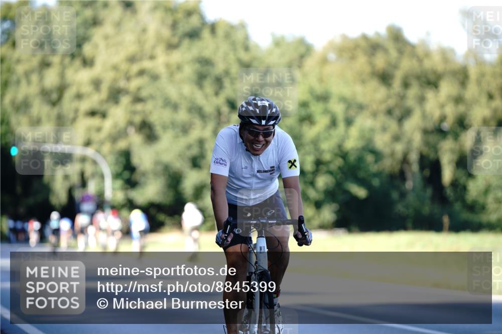 07.09.2025 - 19. Norderstedt Triathlon Michael Burmester http://msf.ph/oto/8845399 07.09.2025 16:05:07 Radfahren 548, 549, 935, 955, 1093, 1096, 1539 meine-sportfotos.de