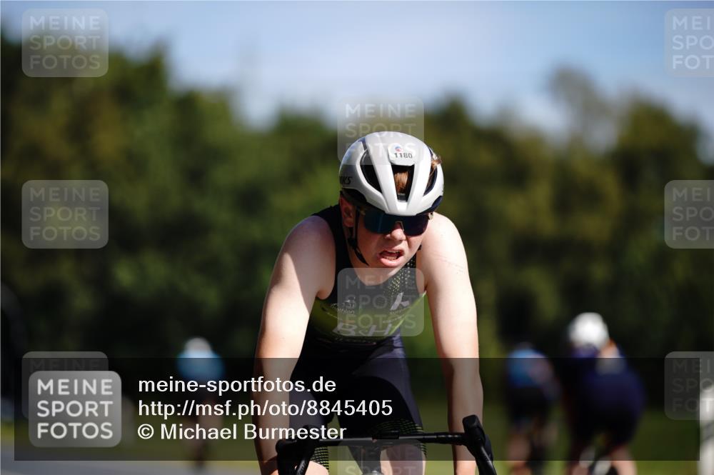 07.09.2025 - 19. Norderstedt Triathlon Michael Burmester http://msf.ph/oto/8845405 07.09.2025 11:03:26 Radfahren 1180 meine-sportfotos.de