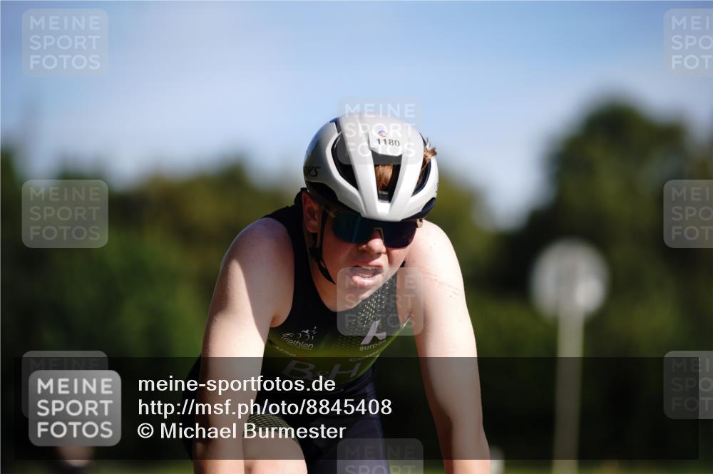 07.09.2025 - 19. Norderstedt Triathlon Michael Burmester http://msf.ph/oto/8845408 07.09.2025 11:03:26 Radfahren 1180 meine-sportfotos.de