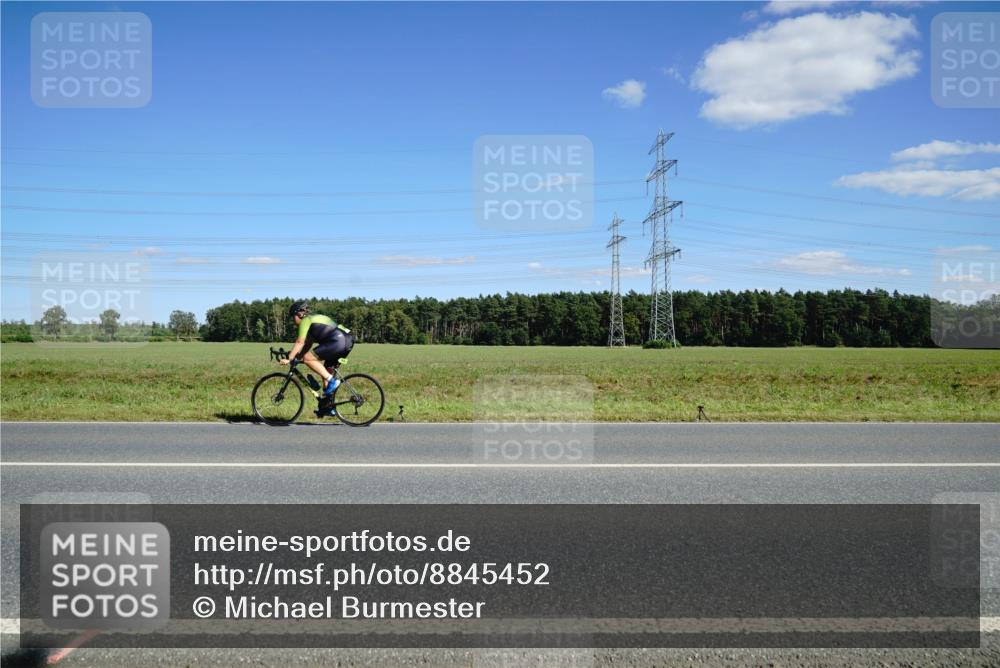 07.09.2025 - 19. Norderstedt Triathlon Michael Burmester http://msf.ph/oto/8845452 07.09.2025 15:00:56 Radfahren 1489 meine-sportfotos.de