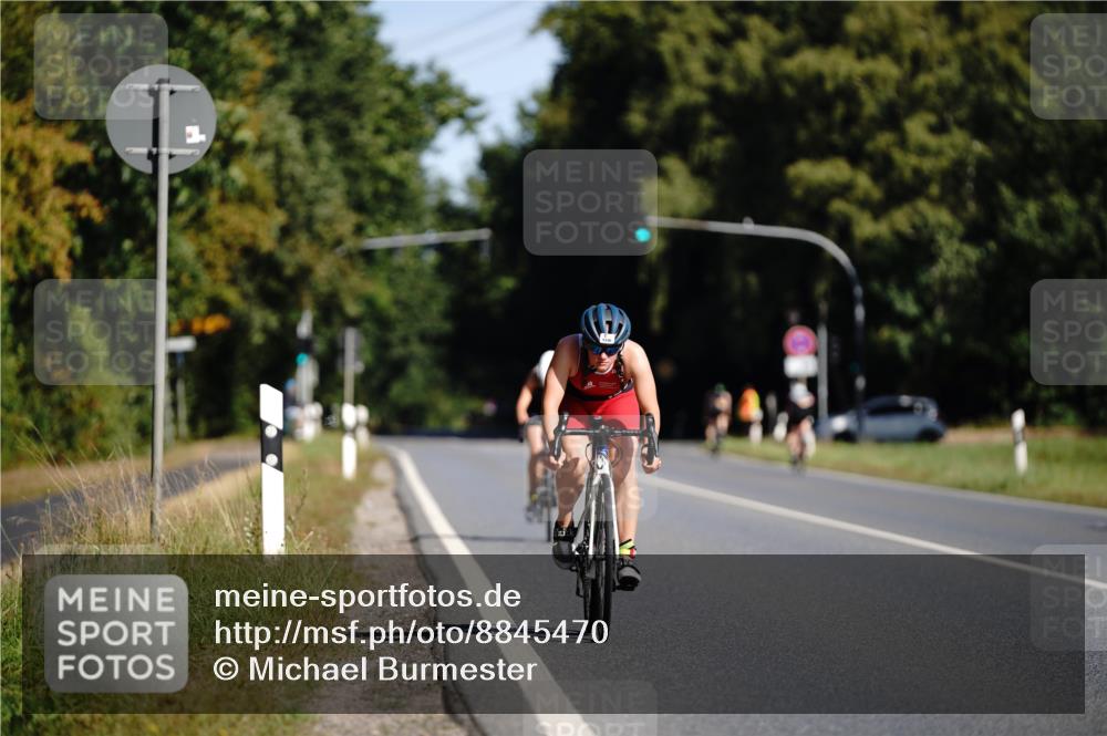 07.09.2025 - 19. Norderstedt Triathlon Michael Burmester http://msf.ph/oto/8845470 07.09.2025 11:04:06 Radfahren 1196 meine-sportfotos.de