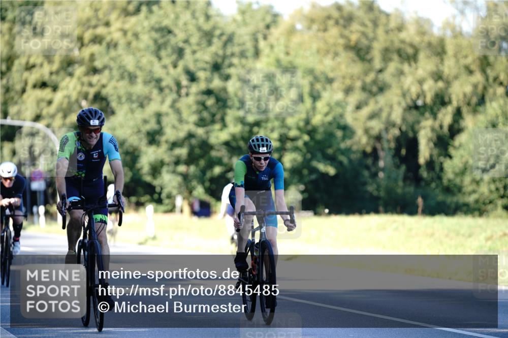 07.09.2025 - 19. Norderstedt Triathlon Michael Burmester http://msf.ph/oto/8845485 07.09.2025 16:05:30 Radfahren 923, 1053, 1072, 1084, 1549 meine-sportfotos.de