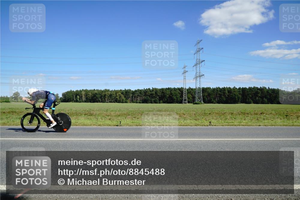 07.09.2025 - 19. Norderstedt Triathlon Michael Burmester http://msf.ph/oto/8845488 07.09.2025 15:01:31 Radfahren 410, 460 meine-sportfotos.de
