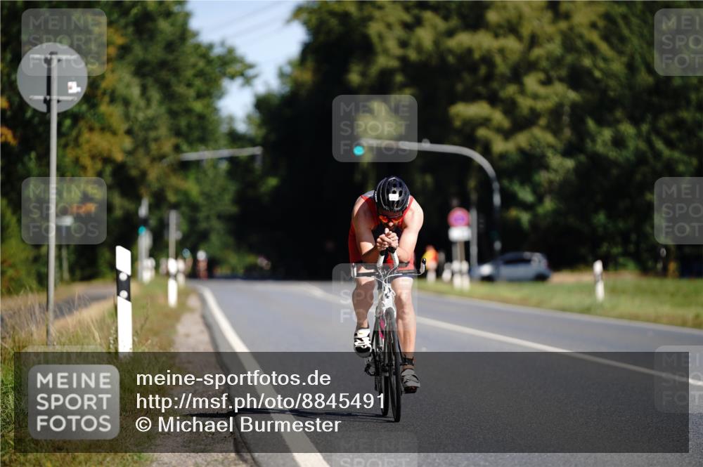 07.09.2025 - 19. Norderstedt Triathlon Michael Burmester http://msf.ph/oto/8845491 07.09.2025 11:04:54 Radfahren 238 meine-sportfotos.de
