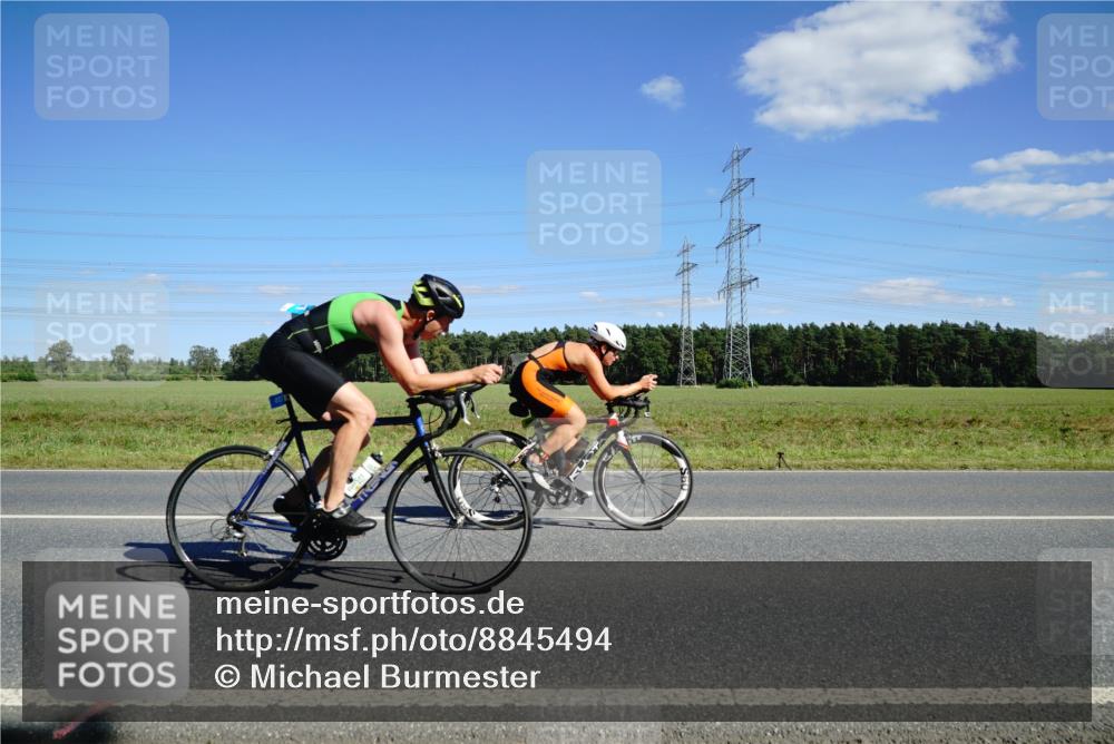 07.09.2025 - 19. Norderstedt Triathlon Michael Burmester http://msf.ph/oto/8845494 07.09.2025 15:01:34 Radfahren 417, 460 meine-sportfotos.de