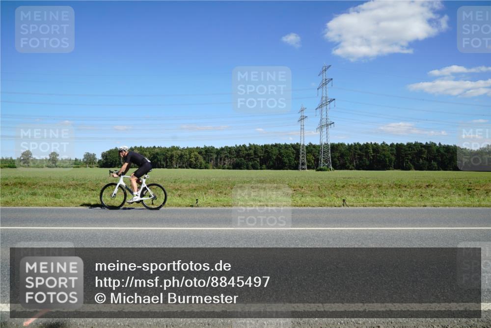 07.09.2025 - 19. Norderstedt Triathlon Michael Burmester http://msf.ph/oto/8845497 07.09.2025 15:01:36 Radfahren 417, 460 meine-sportfotos.de