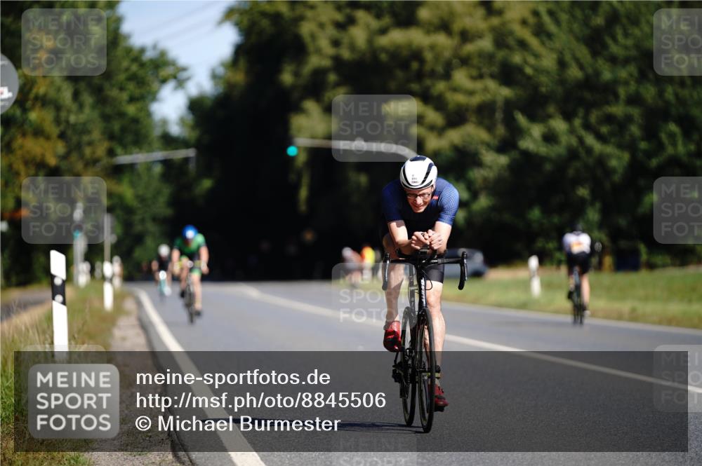 07.09.2025 - 19. Norderstedt Triathlon Michael Burmester http://msf.ph/oto/8845506 07.09.2025 11:05:09 Radfahren 844 meine-sportfotos.de
