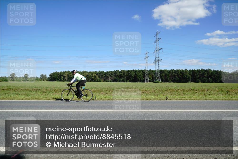 07.09.2025 - 19. Norderstedt Triathlon Michael Burmester http://msf.ph/oto/8845518 07.09.2025 15:01:58 Radfahren 441 meine-sportfotos.de