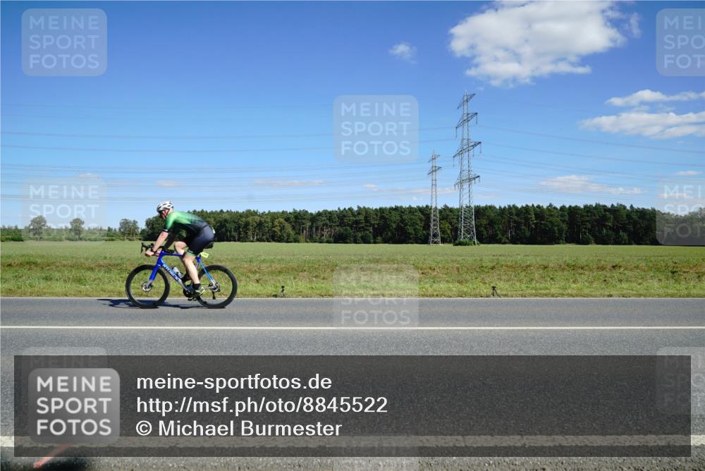 07.09.2025 - 19. Norderstedt Triathlon Michael Burmester http://msf.ph/oto/8845522 07.09.2025 15:02:01 Radfahren  meine-sportfotos.de