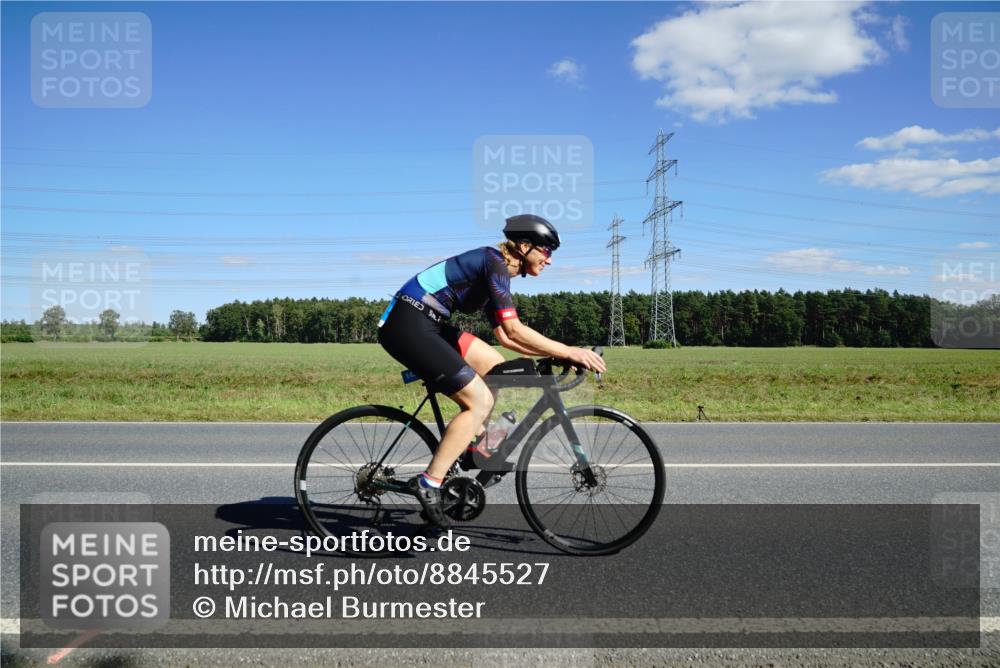 07.09.2025 - 19. Norderstedt Triathlon Michael Burmester http://msf.ph/oto/8845527 07.09.2025 15:02:06 Radfahren 1430 meine-sportfotos.de