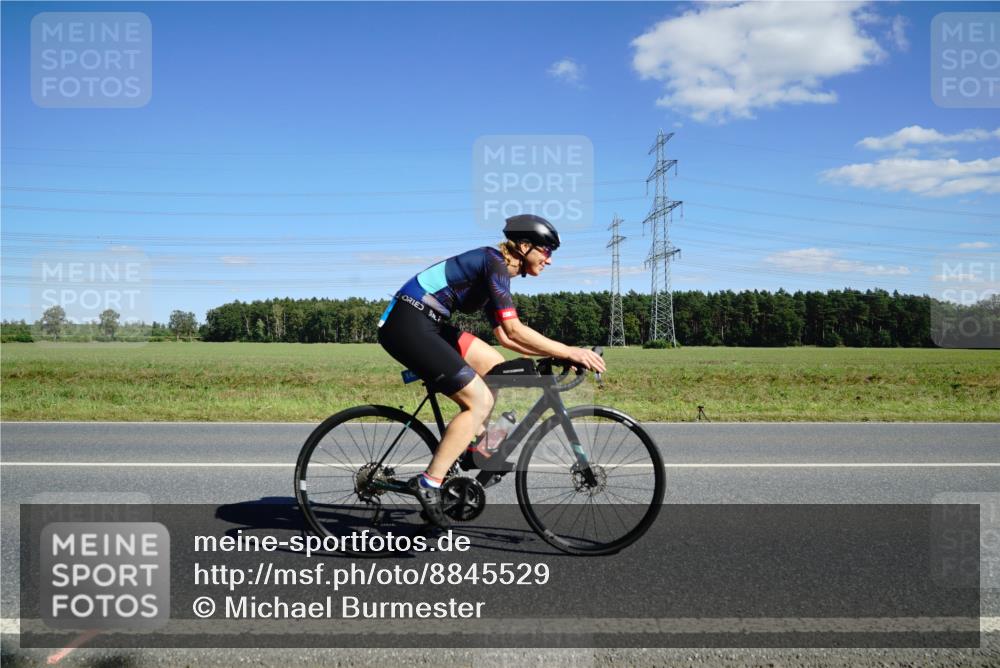 07.09.2025 - 19. Norderstedt Triathlon Michael Burmester http://msf.ph/oto/8845529 07.09.2025 15:02:06 Radfahren 1430 meine-sportfotos.de