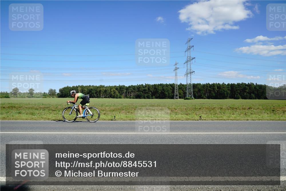 07.09.2025 - 19. Norderstedt Triathlon Michael Burmester http://msf.ph/oto/8845531 07.09.2025 15:02:13 Radfahren 478, 1496, 1502 meine-sportfotos.de