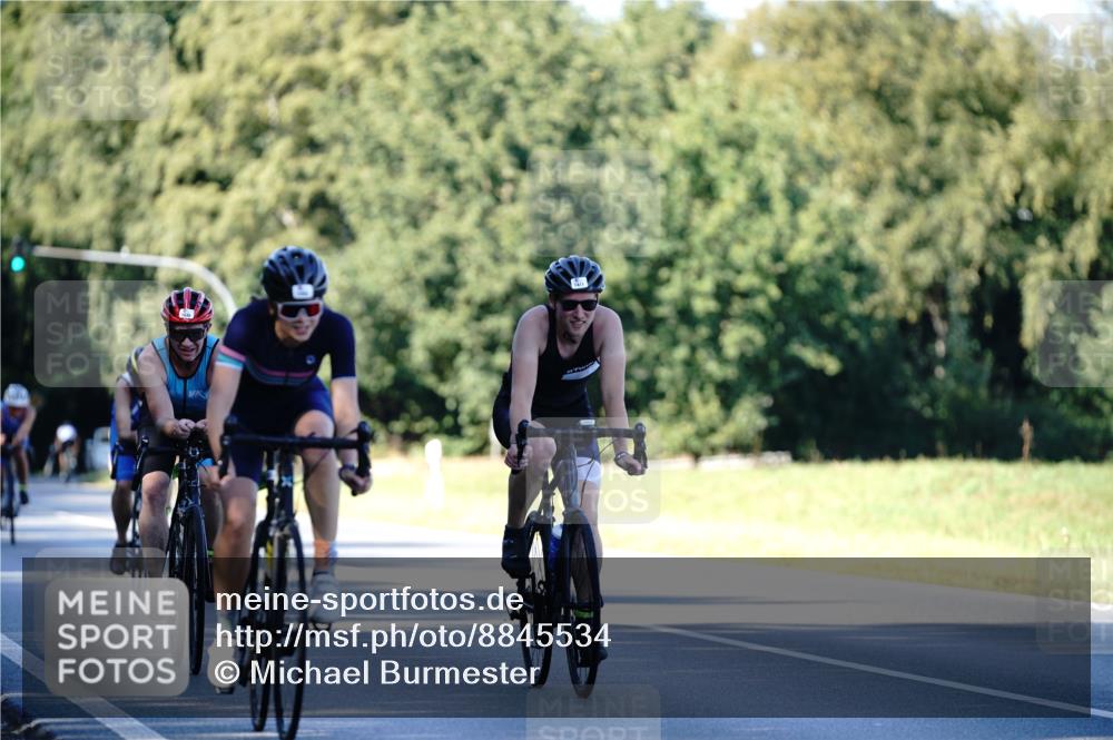 07.09.2025 - 19. Norderstedt Triathlon Michael Burmester http://msf.ph/oto/8845534 07.09.2025 16:05:35 Radfahren 923, 1084, 1092, 1411, 1549, 1550, 1564, 1569, 1630, 1631 meine-sportfotos.de