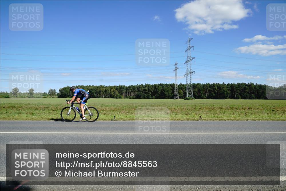 07.09.2025 - 19. Norderstedt Triathlon Michael Burmester http://msf.ph/oto/8845563 07.09.2025 15:02:25 Radfahren 476, 970 meine-sportfotos.de