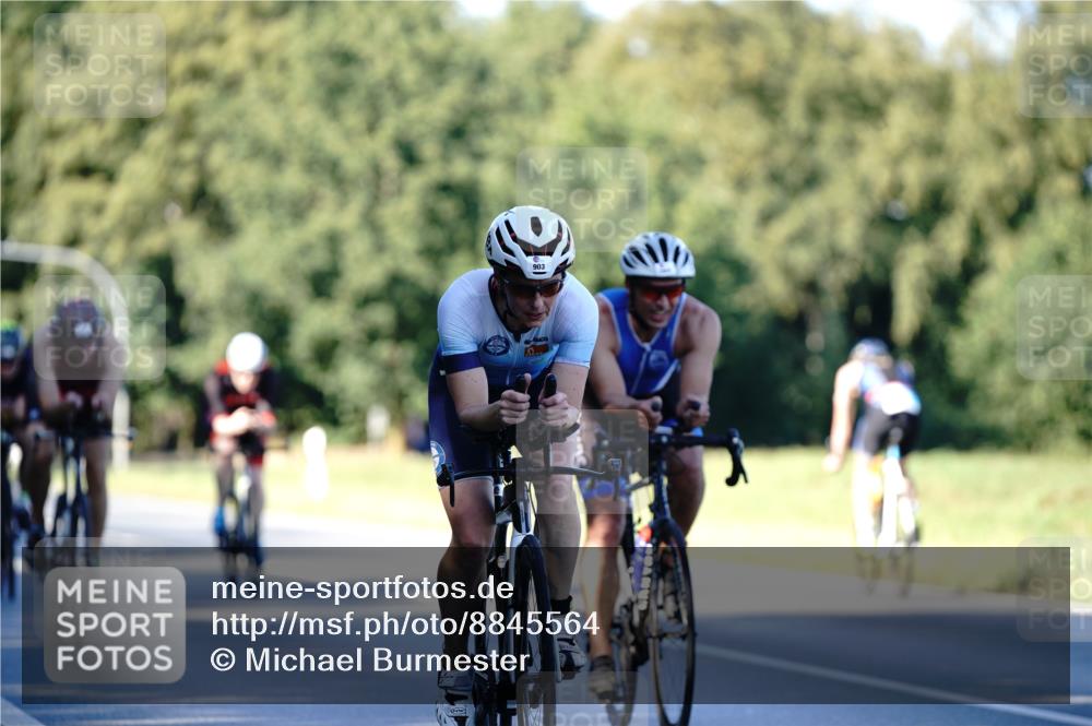 07.09.2025 - 19. Norderstedt Triathlon Michael Burmester http://msf.ph/oto/8845564 07.09.2025 16:05:39 Radfahren 362, 521, 864, 903, 1092, 1411, 1569, 1603, 1630 meine-sportfotos.de