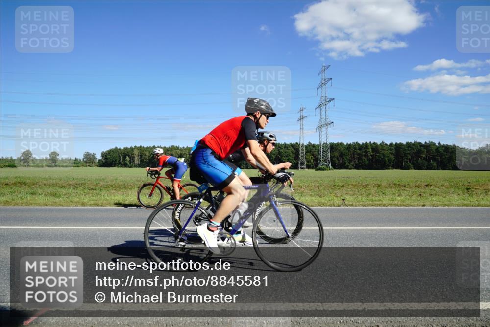 07.09.2025 - 19. Norderstedt Triathlon Michael Burmester http://msf.ph/oto/8845581 07.09.2025 15:02:35 Radfahren 374, 450, 1422 meine-sportfotos.de