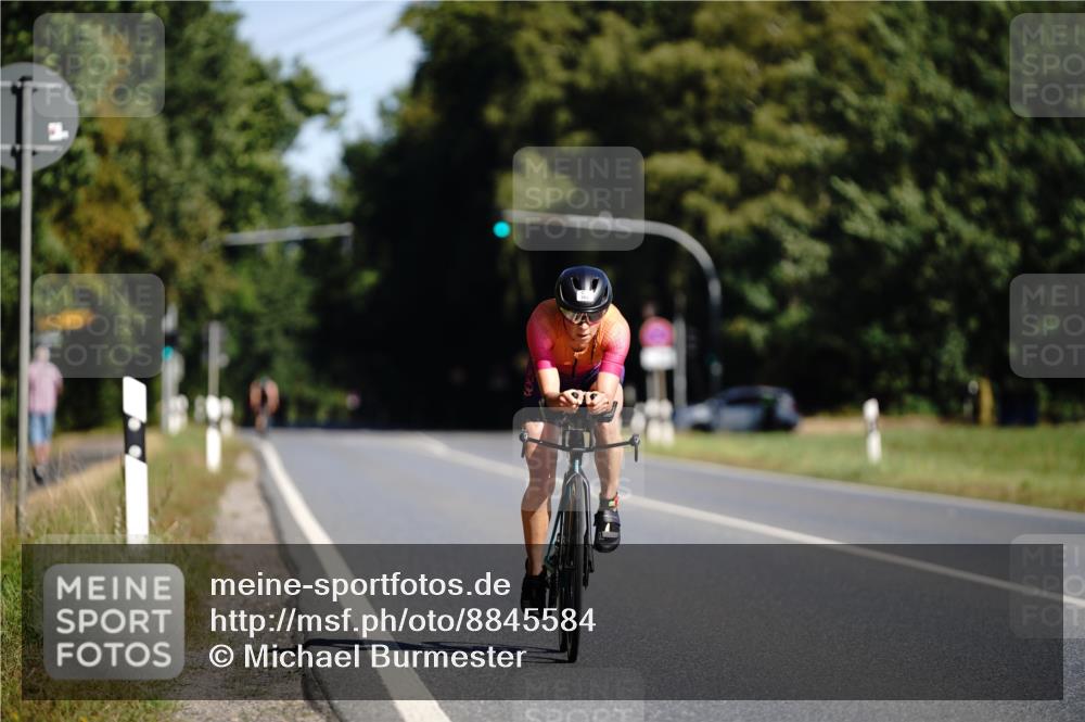 07.09.2025 - 19. Norderstedt Triathlon Michael Burmester http://msf.ph/oto/8845584 07.09.2025 11:06:02 Radfahren 204, 1167 meine-sportfotos.de