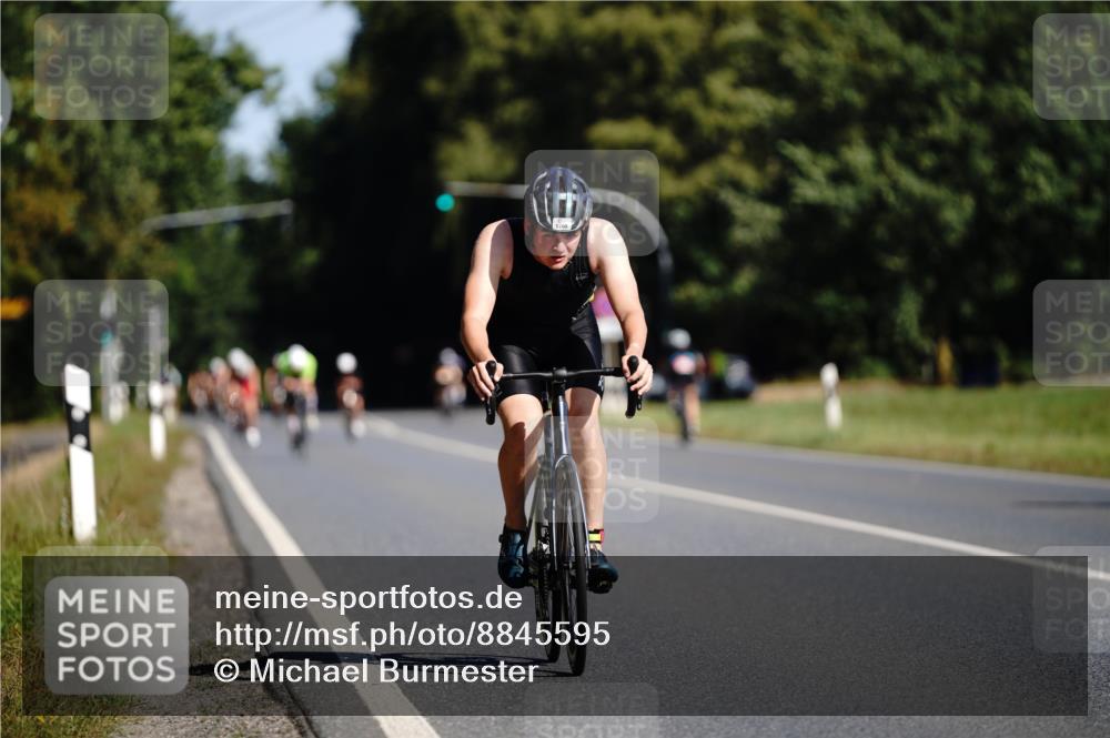 07.09.2025 - 19. Norderstedt Triathlon Michael Burmester http://msf.ph/oto/8845595 07.09.2025 11:06:19 Radfahren 1208 meine-sportfotos.de
